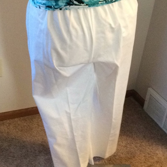 Alfred Dunner, Women’s, white, size 12P pants. - Picture 8 of 12